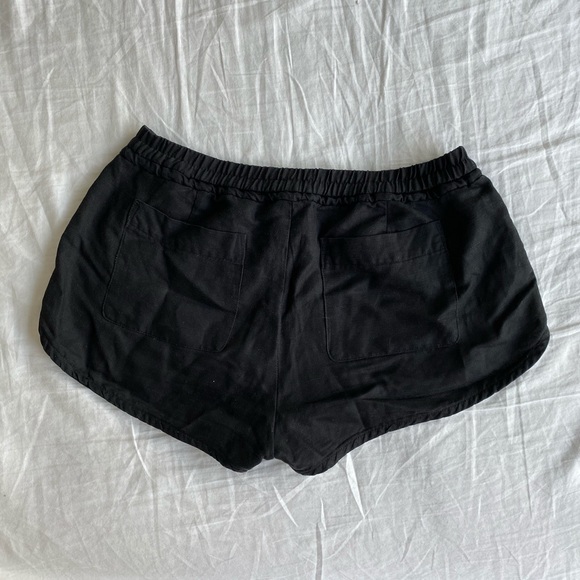 Linen shorts *Community* brand by Aritzia - Picture 2 of 7